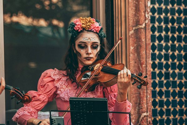 Quels sont les avantages d'un événement artistique pour une entreprise ?